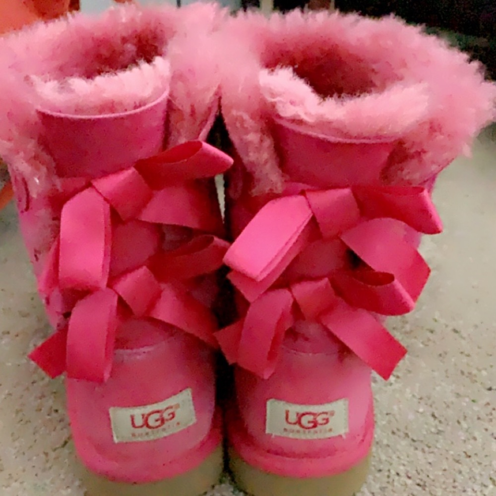 Size 4 Bailey bow uggs
